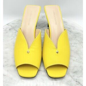 Tianna Barnes Mule Heels Bright Yellow NWOB US Women’s Size 8.5 Vero Cuoio